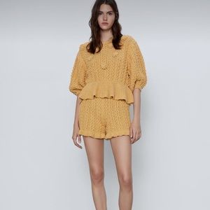 Raised textured sweater mustard